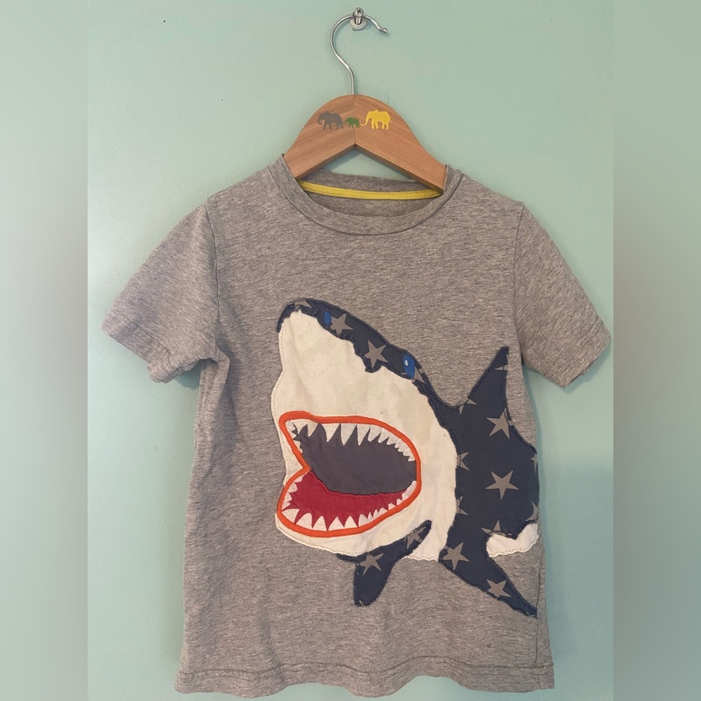 Mini Boden Shark shirt 4-5Y